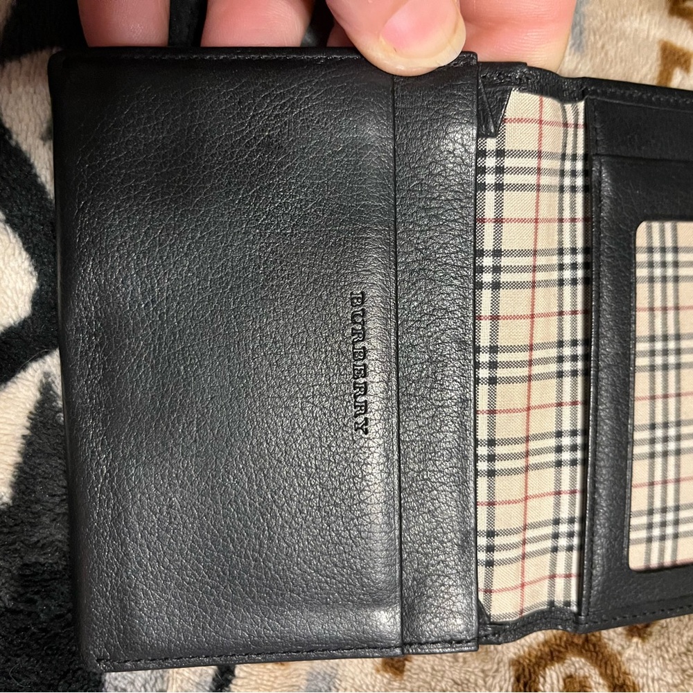 Burberry EUC Vintage Men’s Black Leather Wallet with Gold Accent - Picture 10 of 14